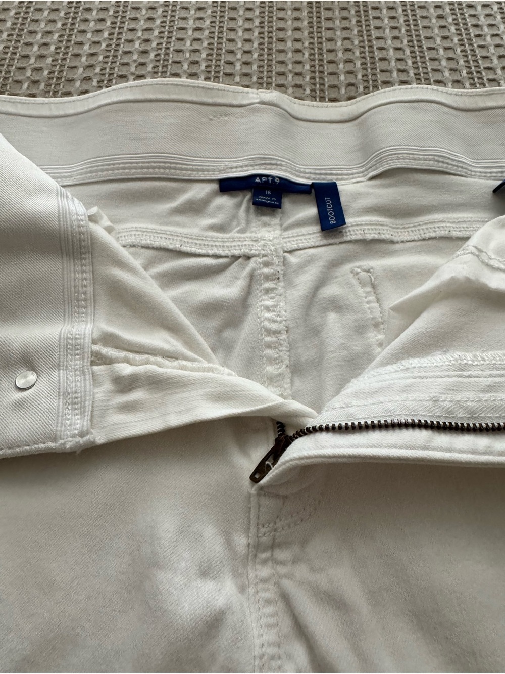 Apt. 9 White High-Rise Zip Fly Jeans